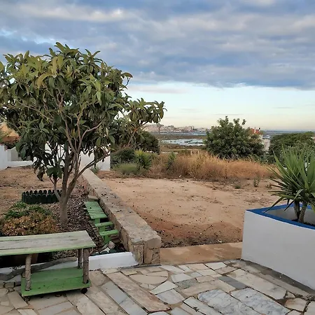 Sleep & Go Airport Guest house Faro