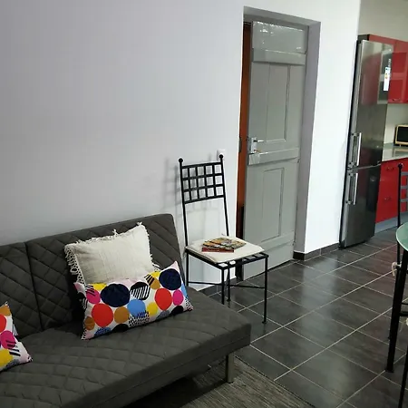 Sleep & Go Airport Guest house Faro