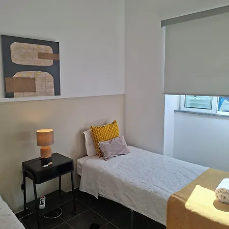 Sleep & Go Airport Guest house Faro
